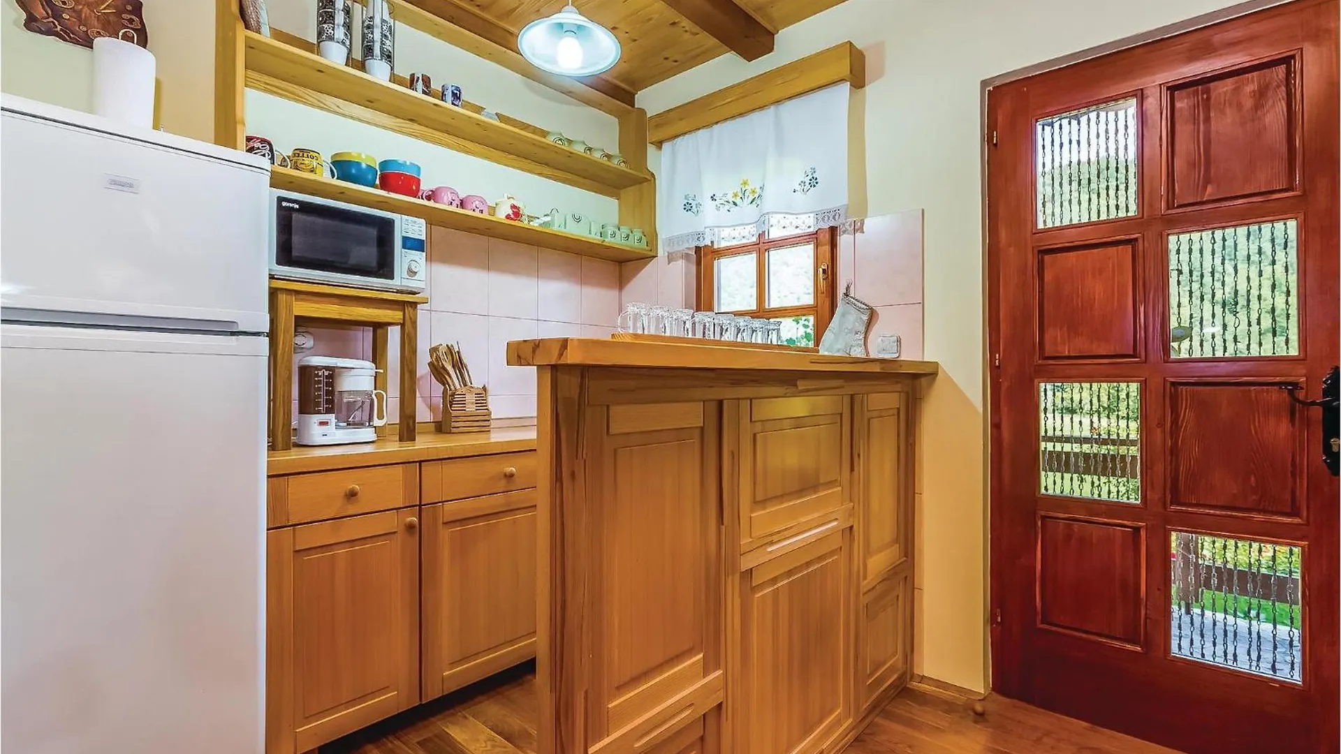 2 Bedroom Stunning Home In Lukovdol