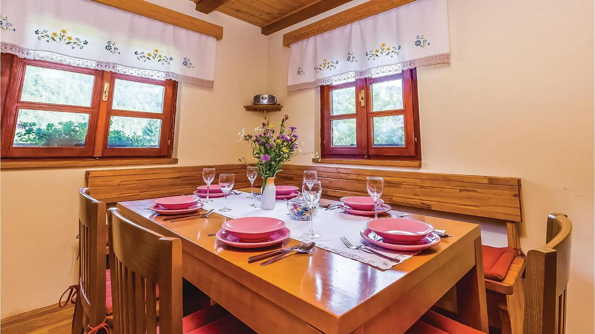2 Bedroom Stunning Home In Lukovdol