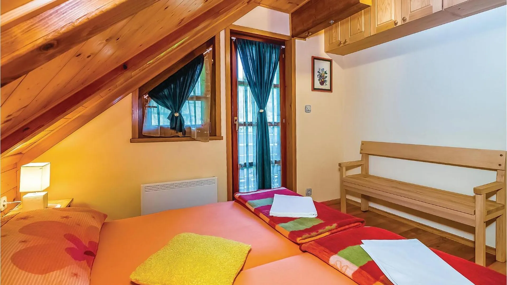 2 Bedroom Stunning Home In Lukovdol 0*,