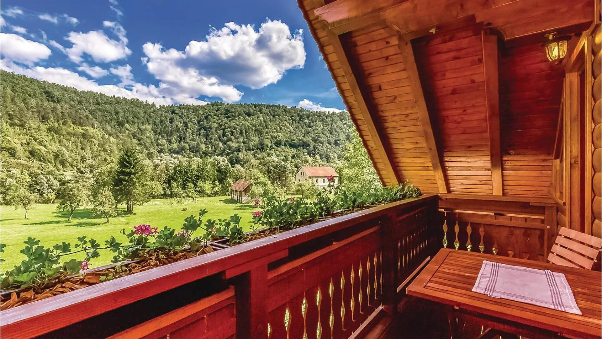 2 Bedroom Stunning Home In Lukovdol Holiday home