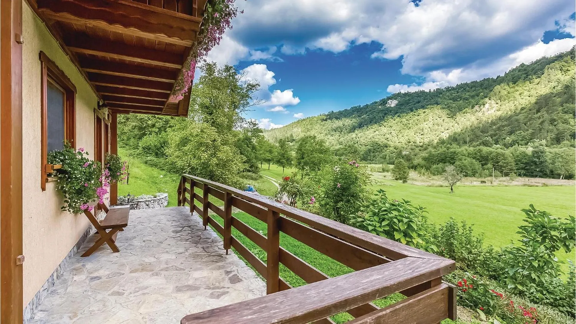 2 Bedroom Stunning Home In Lukovdol